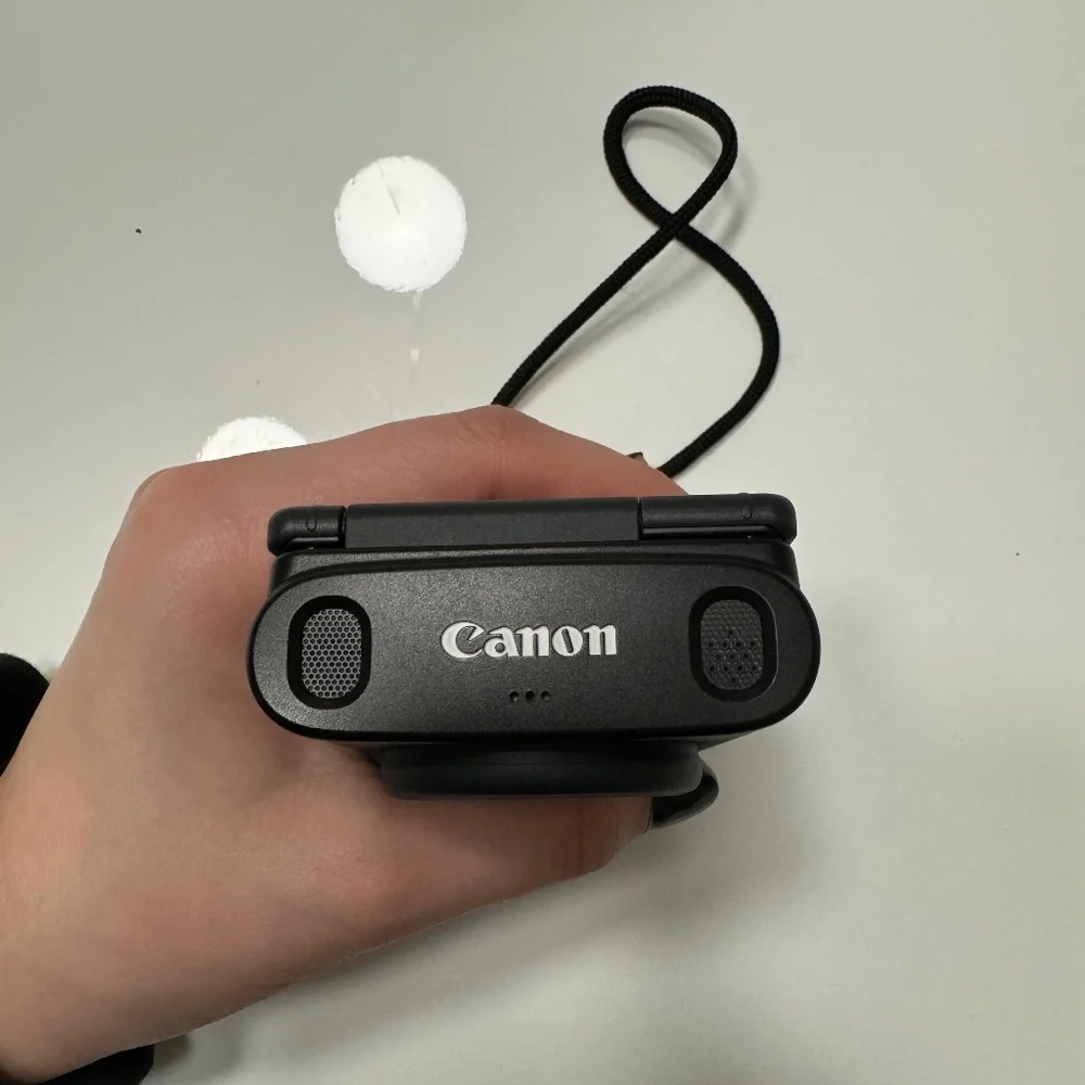 Canon PowerShot V10 Camera for vloggers